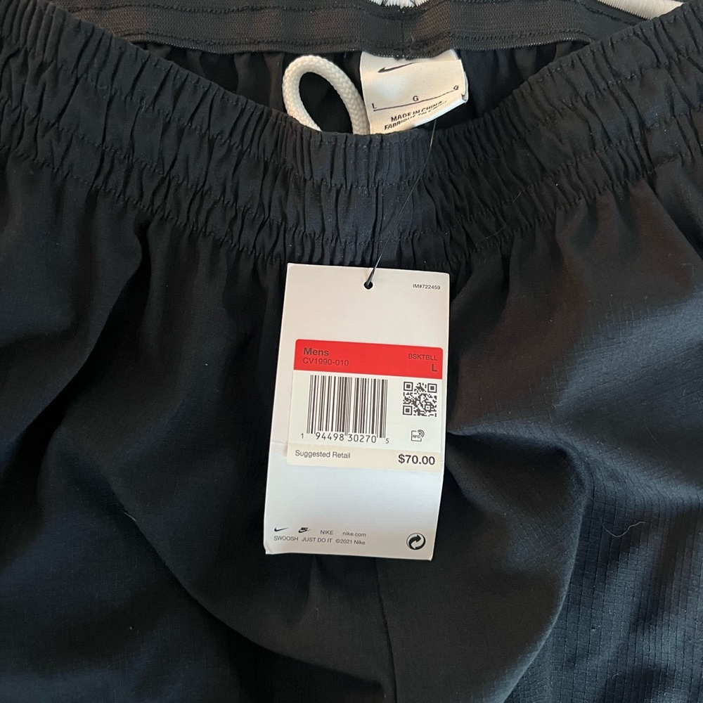 Men’s Standard Fit Nike Pants - Picture 3 of 8